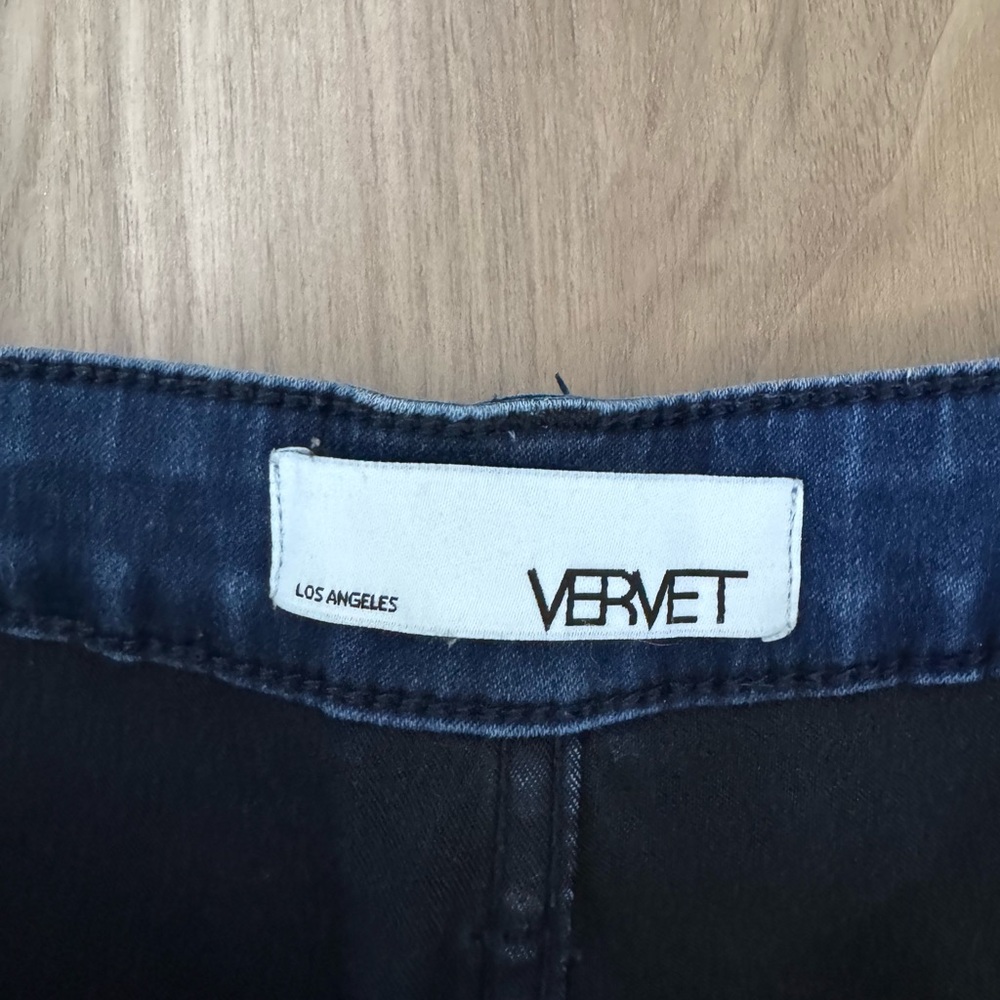 Elegant Indigo Flare Jeans - Picture 3 of 5